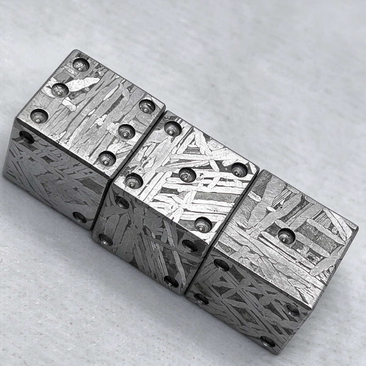 1pcs Muonionalusta Meteorite Dice, Hand-Carved, Etched, Widmanstatten Pattern (15mm)