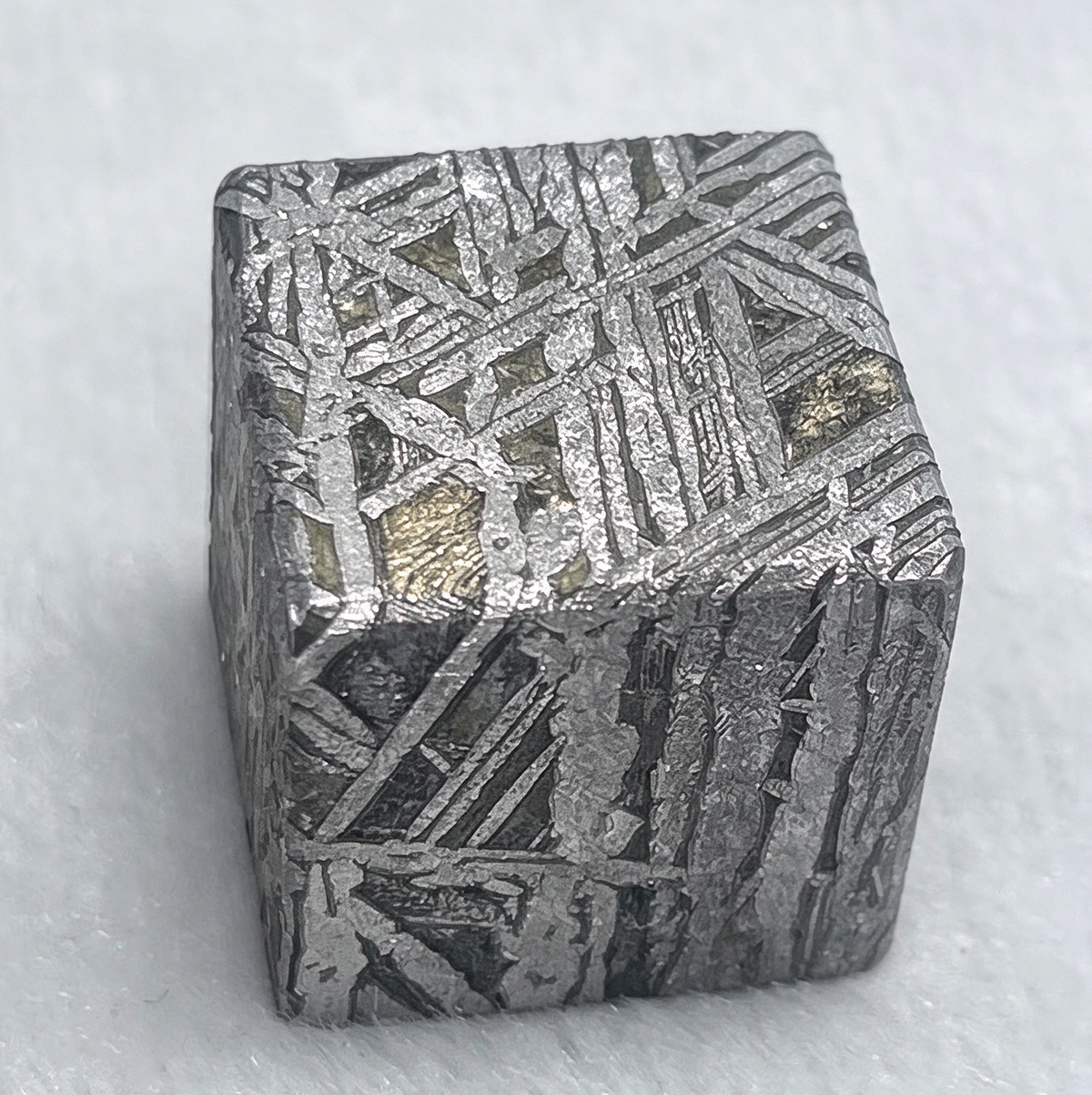Mouoniolast meteorite block, hand carved, etched, Weidman pattern (20mm)