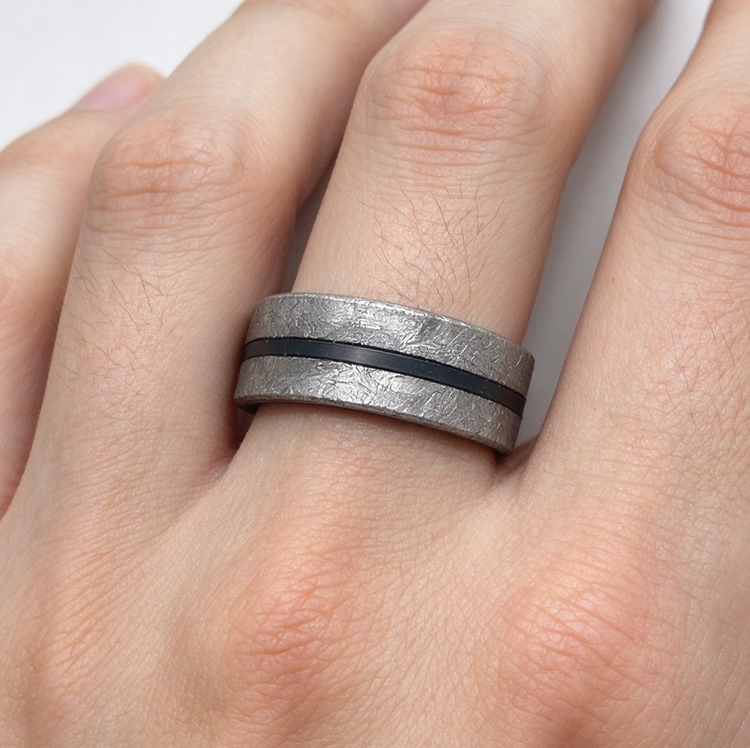 Muonionalusta Meteorite & Carbon Fiber Mens Ring, Mens Wedding Band