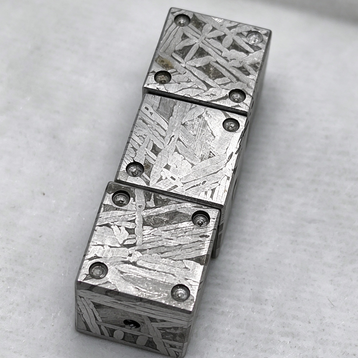 1pcs Muonionalusta Meteorite Dice, Hand-Carved, Etched, Widmanstatten Pattern (15mm)