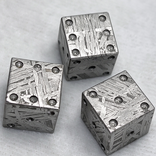 1pcs Muonionalusta Meteorite Dice, Hand-Carved, Etched, Widmanstatten Pattern (15mm)