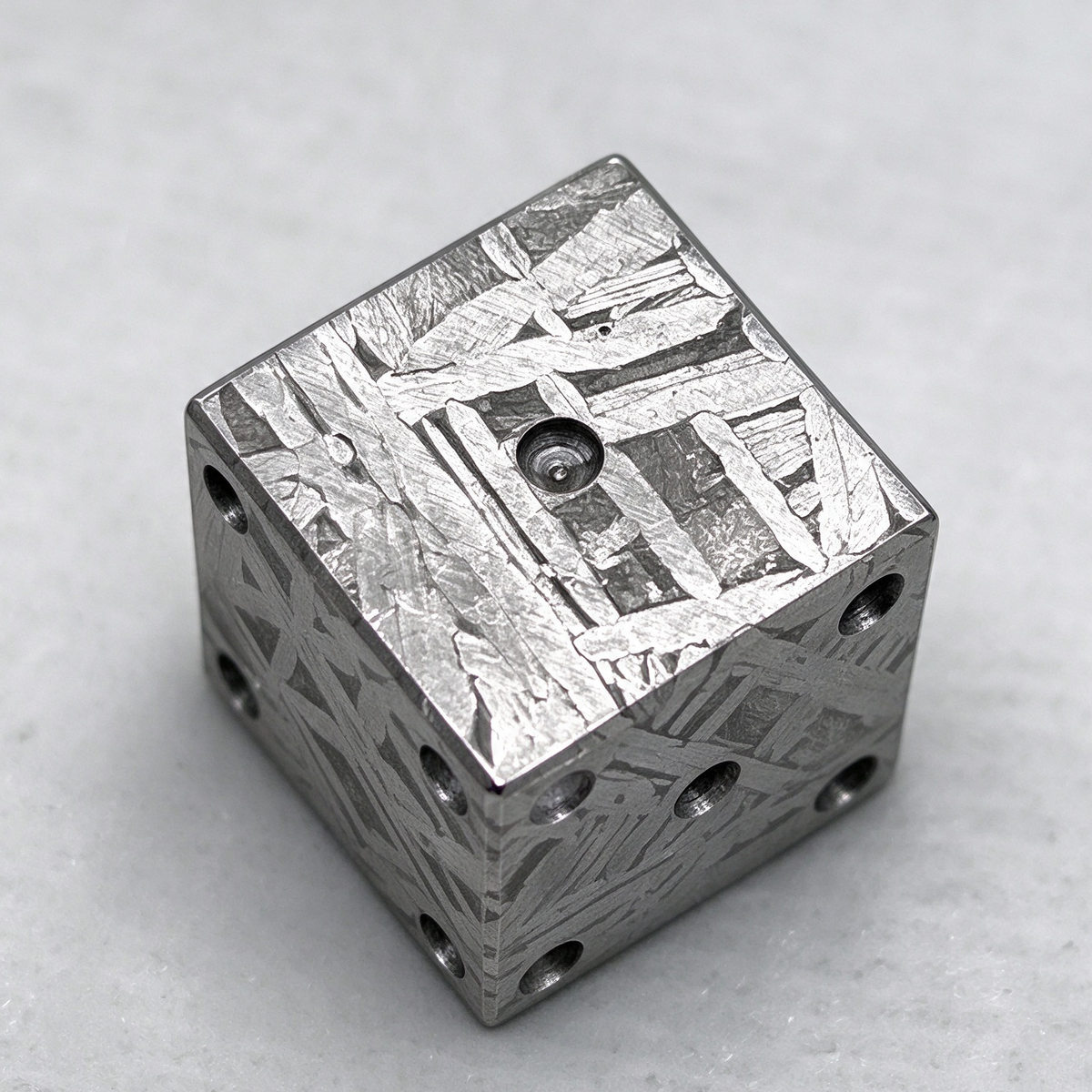 1pcs Muonionalusta Meteorite Dice, Hand-Carved, Etched, Widmanstatten Pattern (15mm)